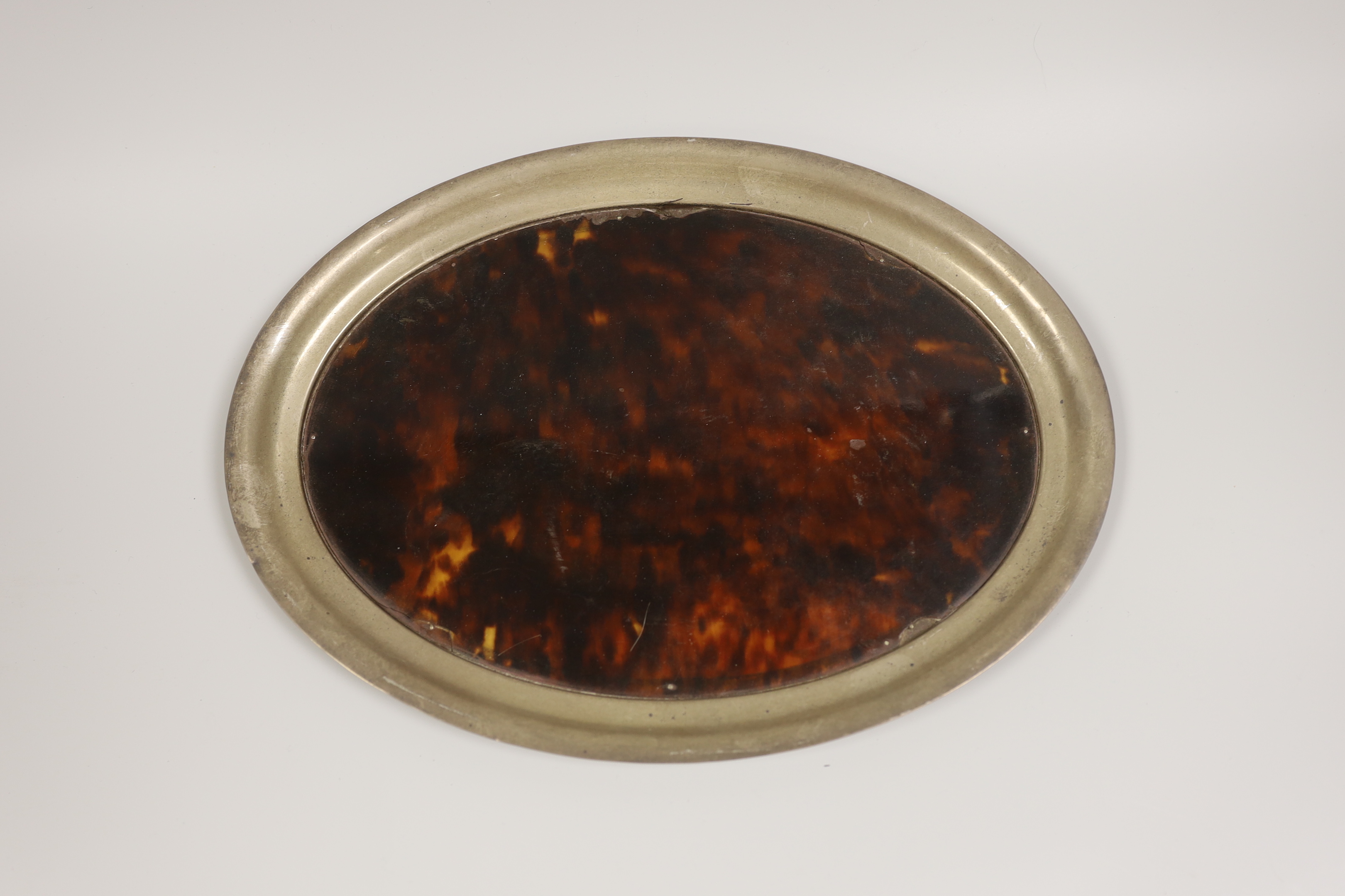 A matched George V silver and tortoiseshell mounted seven piece dressing table set, including a trinket box.